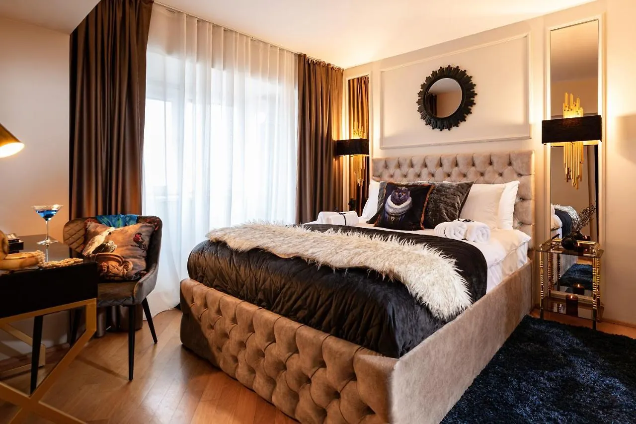 Qult - Monarch Apartment Bucharest