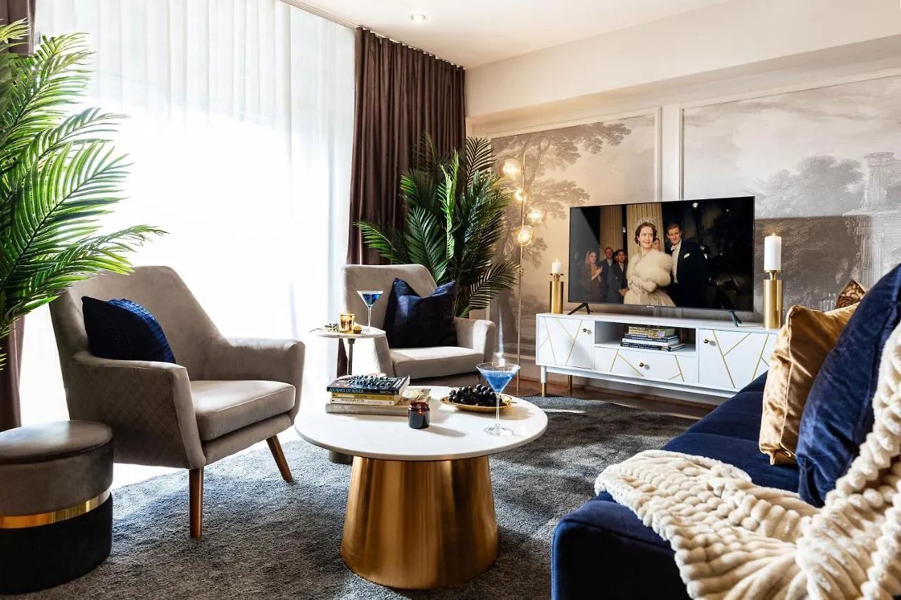Qult - Monarch Apartment Bucharest