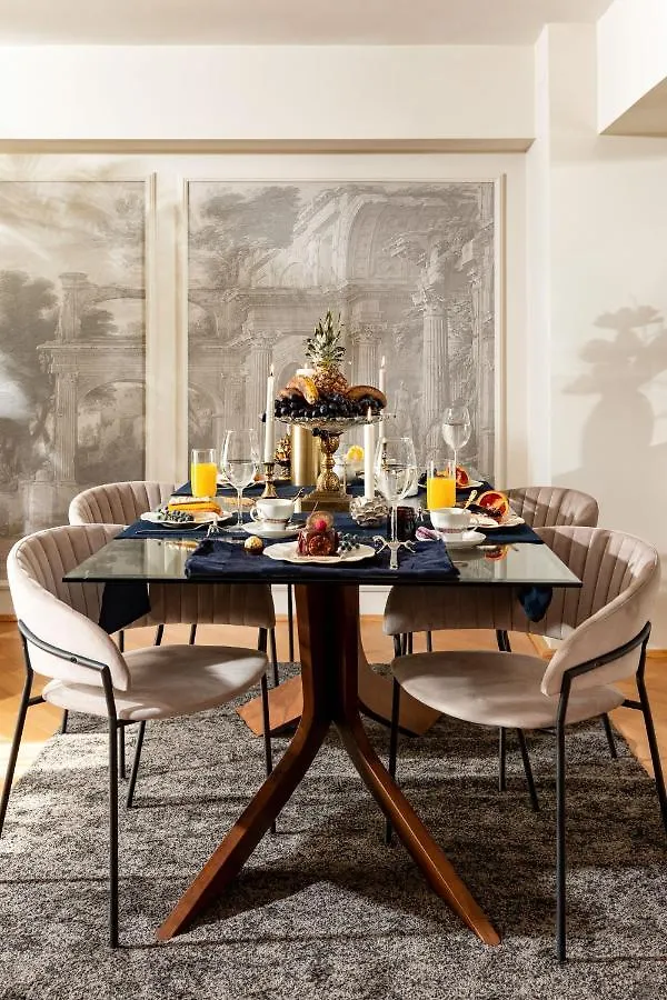 Qult - Monarch Apartment Bucharest