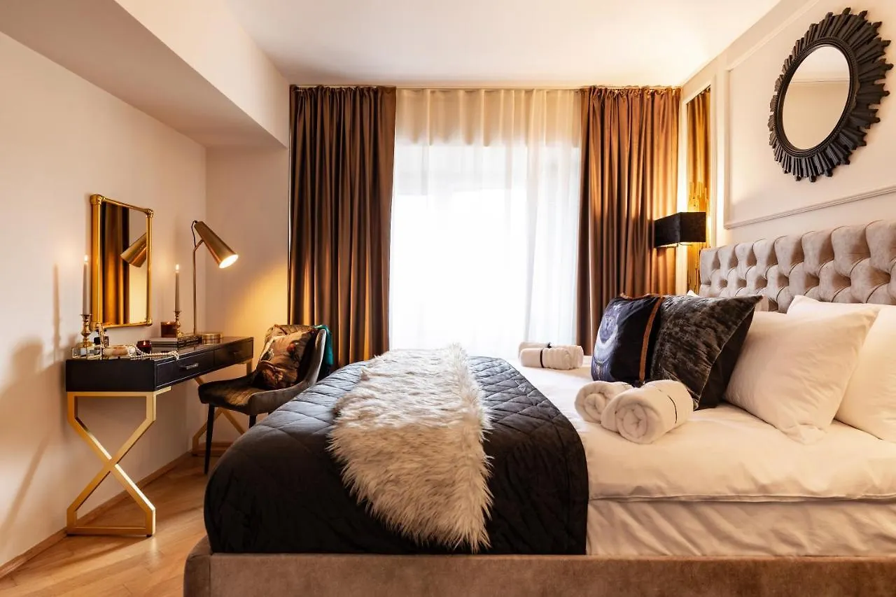 Qult - Monarch Apartment Bucharest
