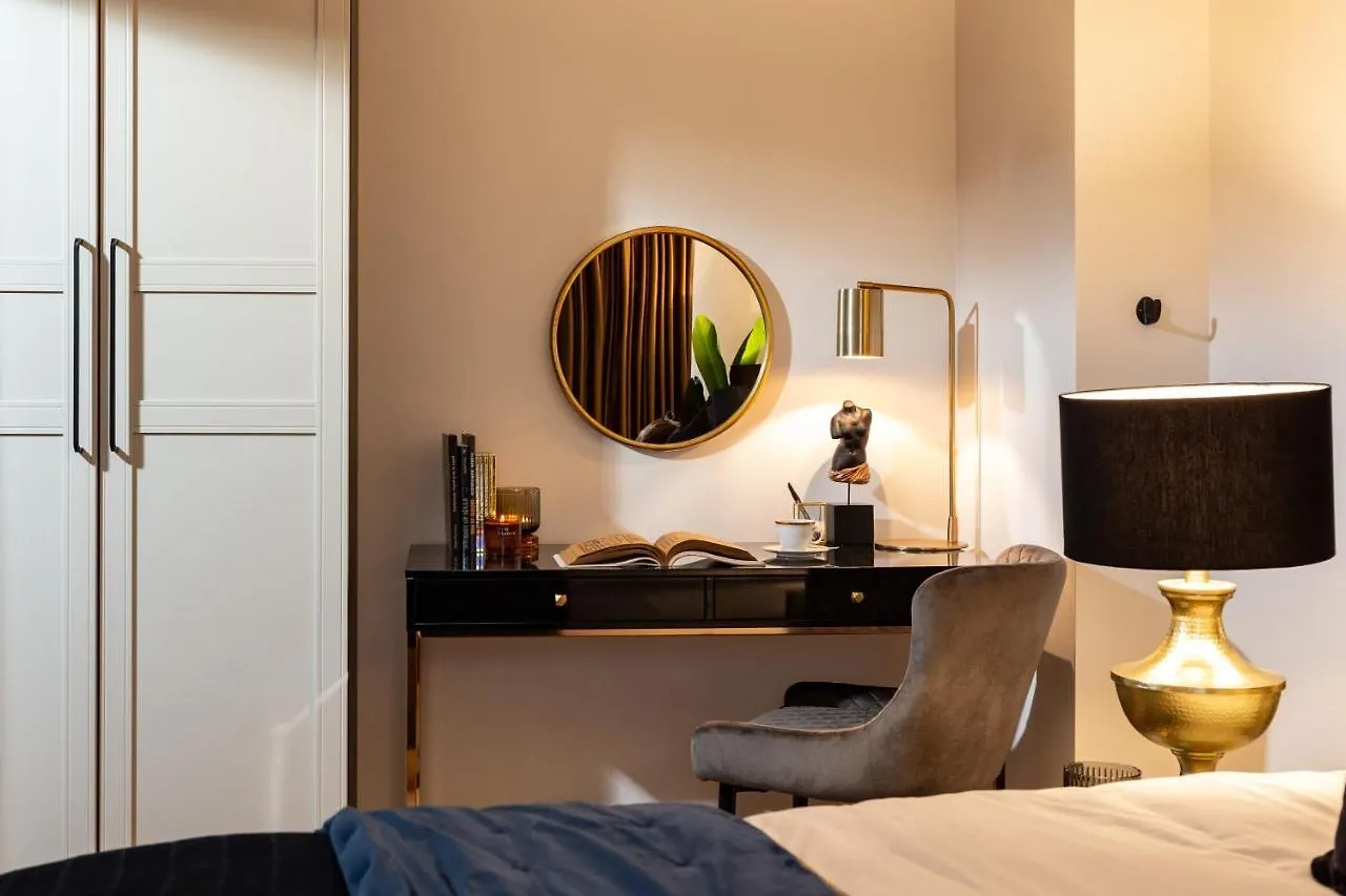 Qult - Monarch Apartment Bucharest 0*,