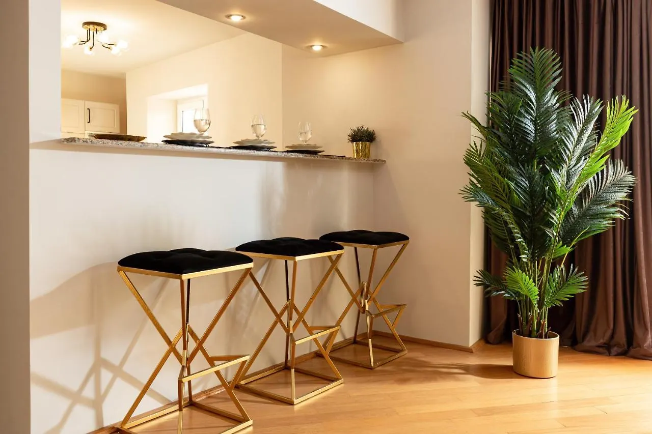 Qult - Monarch Apartment Bucharest