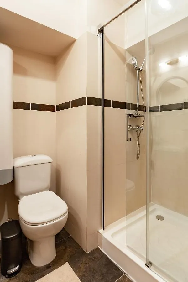 Qult - Monarch Apartment Bucharest