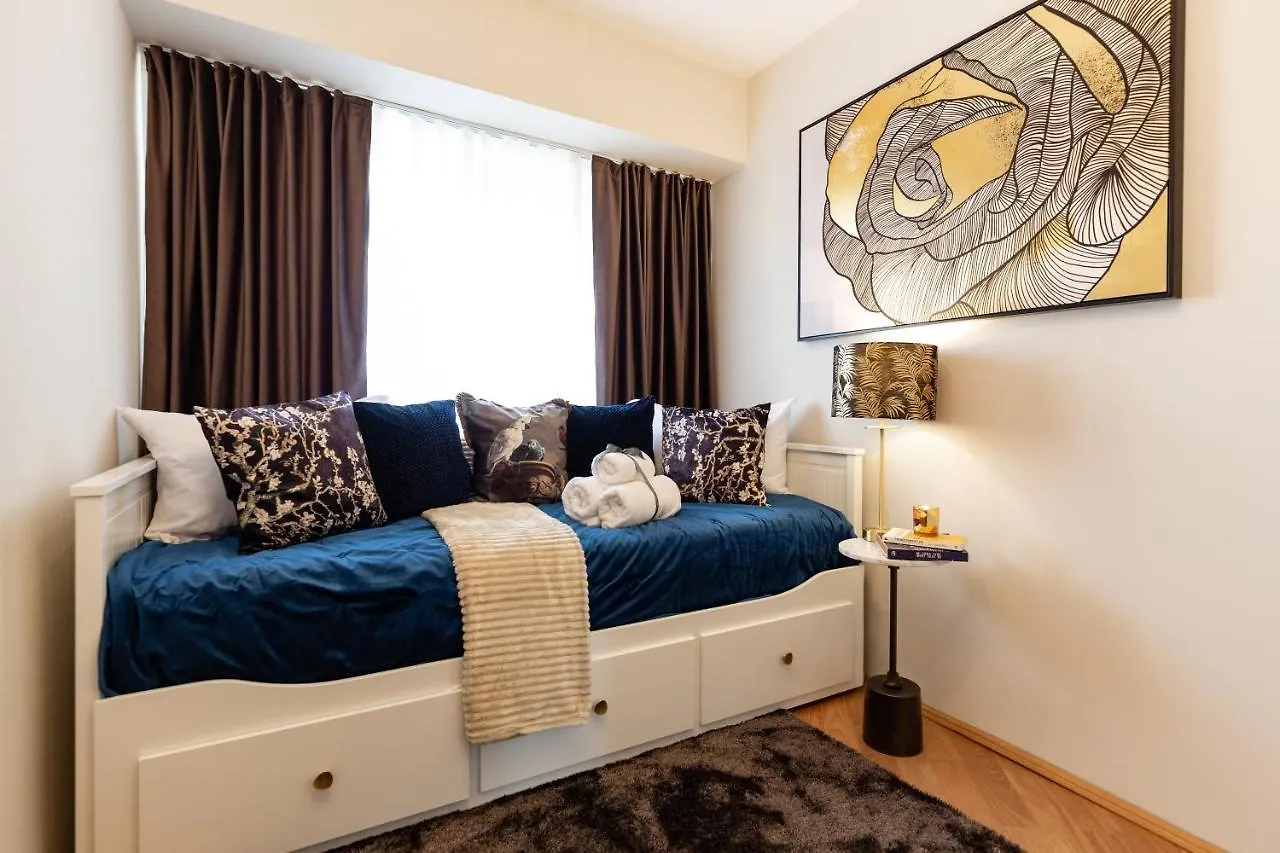 Qult - Monarch Apartment Bucharest